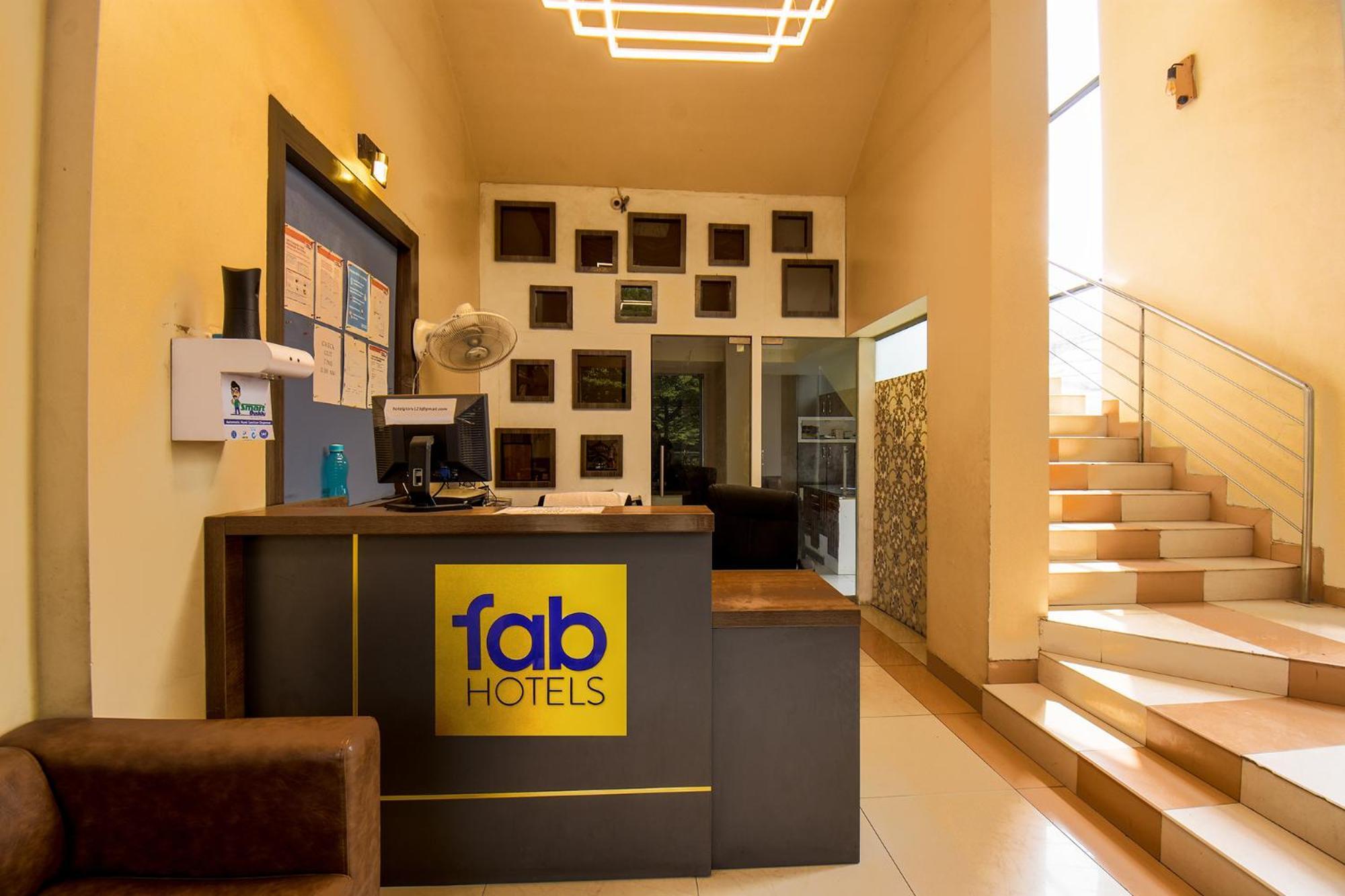 Готель Fabexpress Glory - Nr Skywalk Bridge Pimpri-Chinchwad Екстер'єр фото